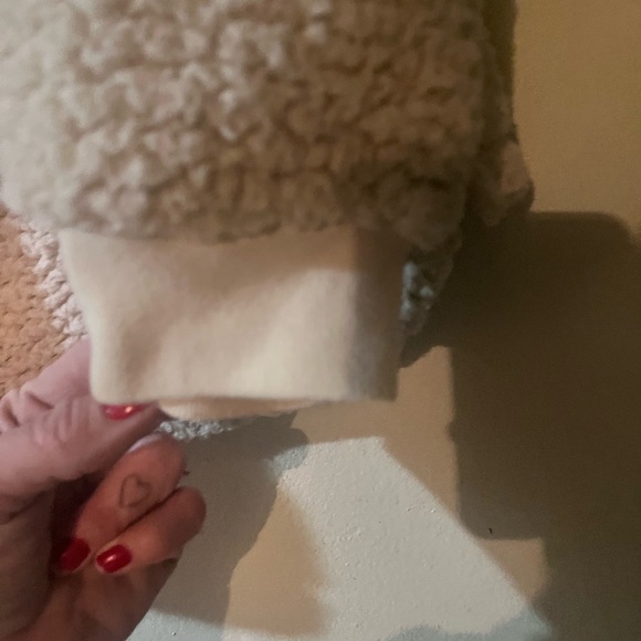 Victoria Secret PINK Sherpa pullover - Picture 5 of 6